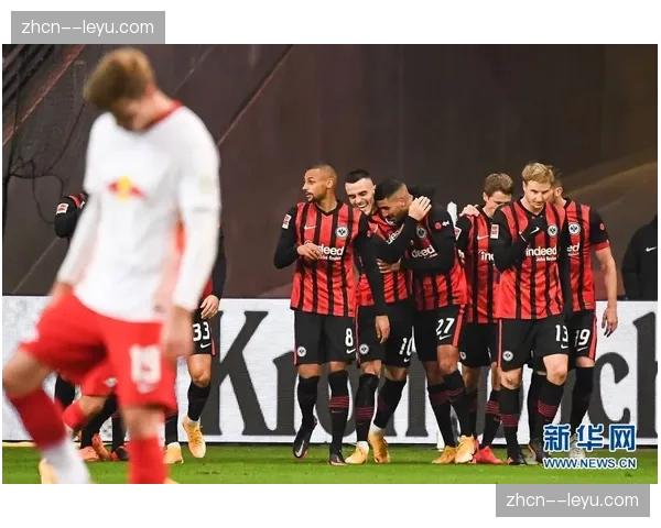 赛前动态：法兰克福主帅确认将变阵三后卫，以应对莱比锡强大的前场压迫群